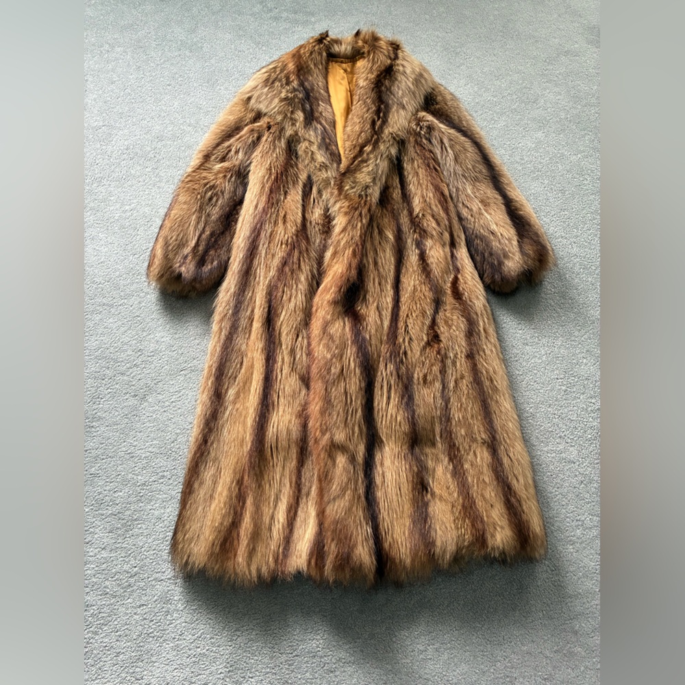Raccoon Vintage luxurious Full-Length fur coat.  Almost new